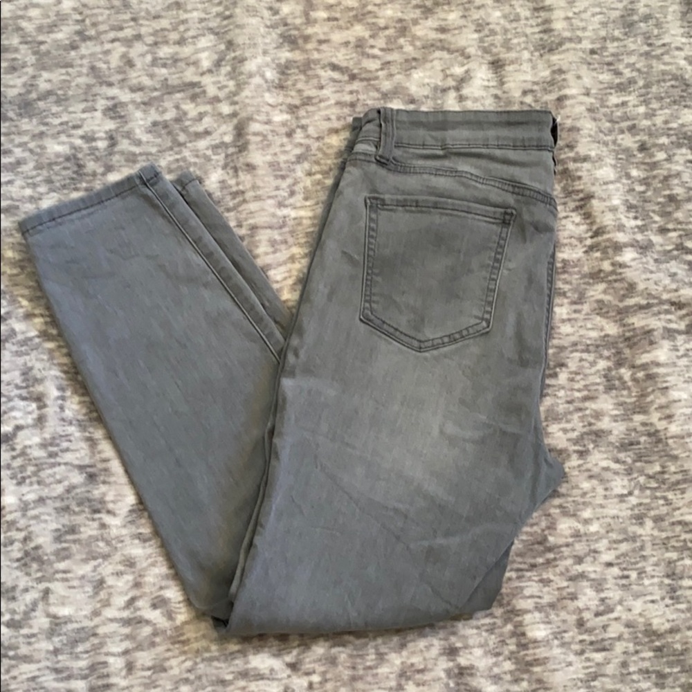 Super comfy Buffalo capris